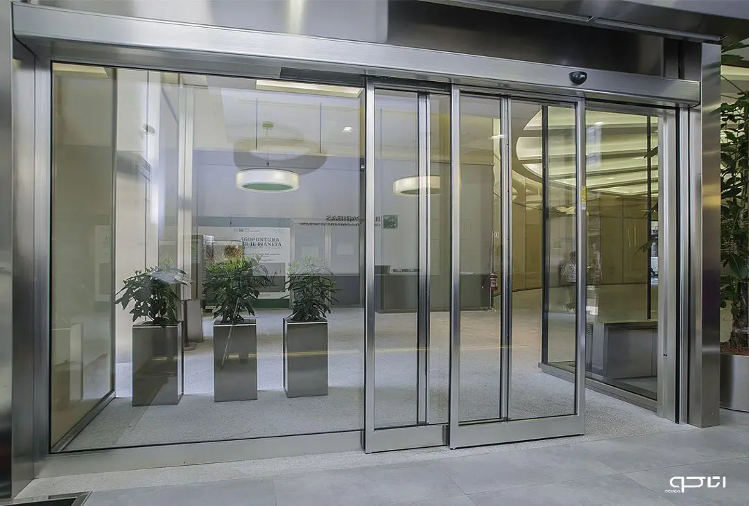 Automatic glass door
